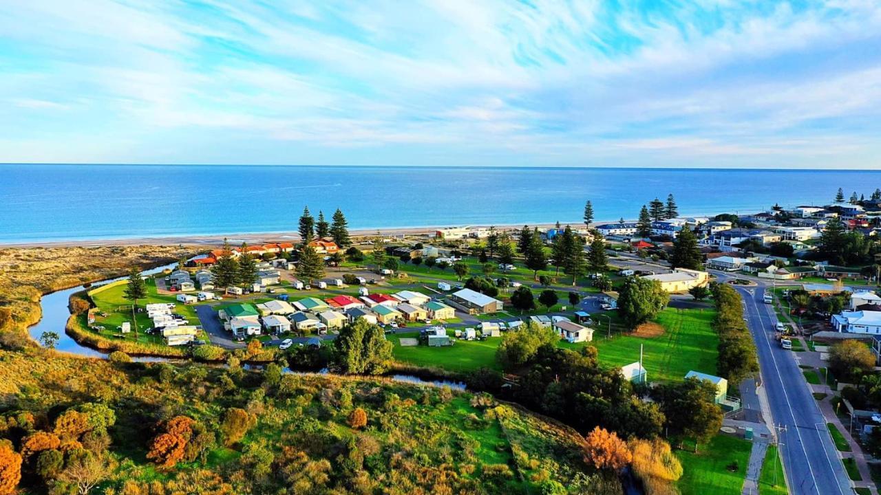 Moana Beach Tourist Park Екстер'єр фото